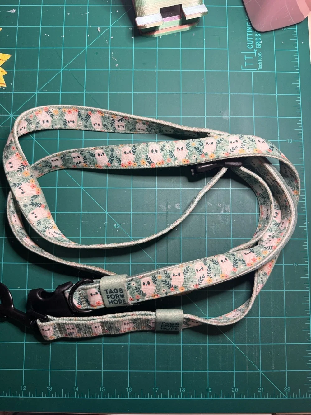 Hands Free 6 ft Tags for Hope Floral Ghost Pattern Dog Leash